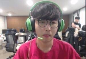 已经不再默 已经不再默